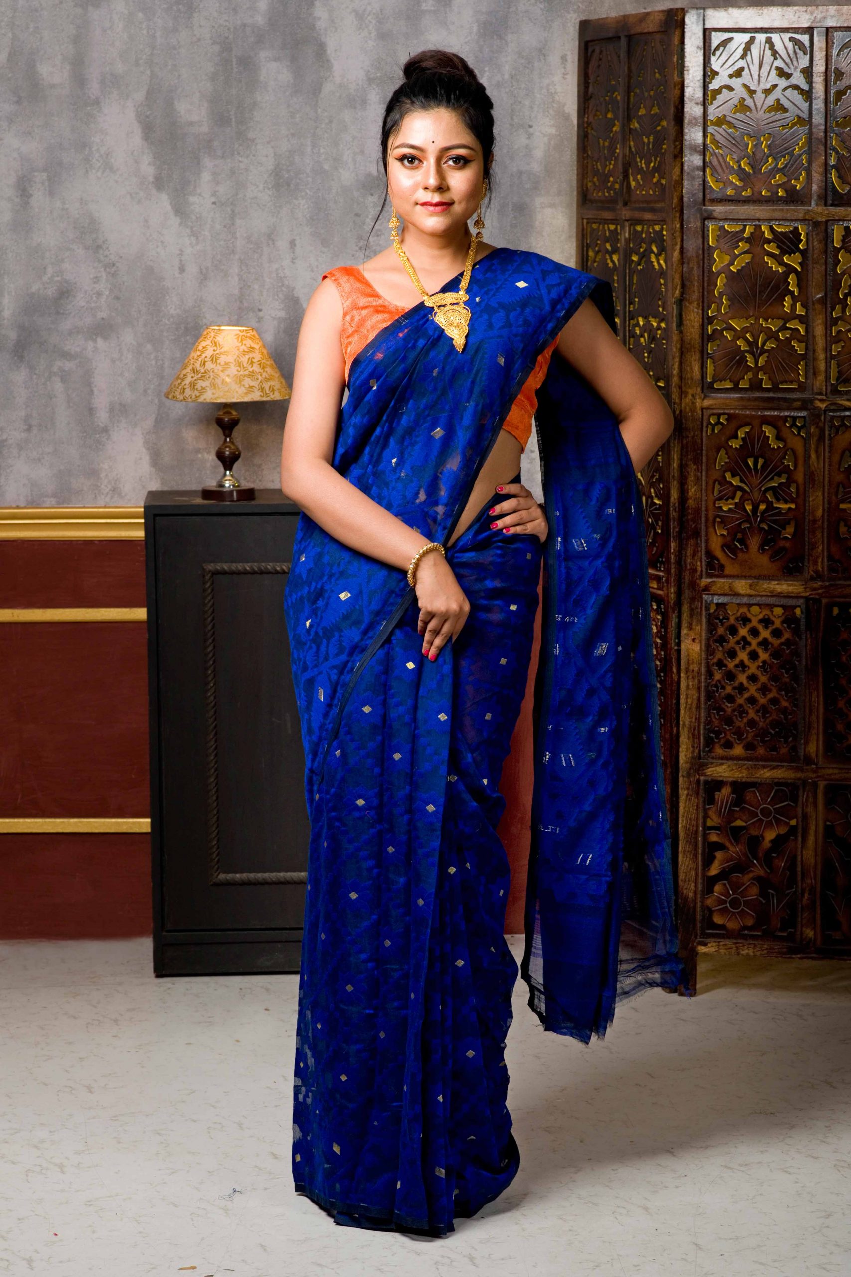 Buy Royal Blue Pure Handloom Saree In Silk With Woven Flower Buttis And Red  Border Online - Kalki Fashion